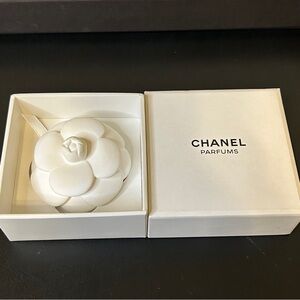 CHANEL Ceramic Camellia Flower Perfume Diffuser Paperweight NWOT with Box